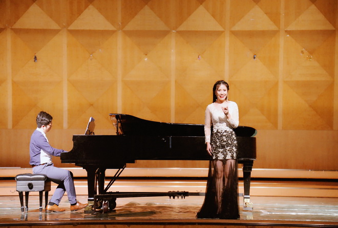 晚7:00,艺术学院2016级音乐与舞蹈学研究生赵鸣华,杜颖颖,李文彩在萃